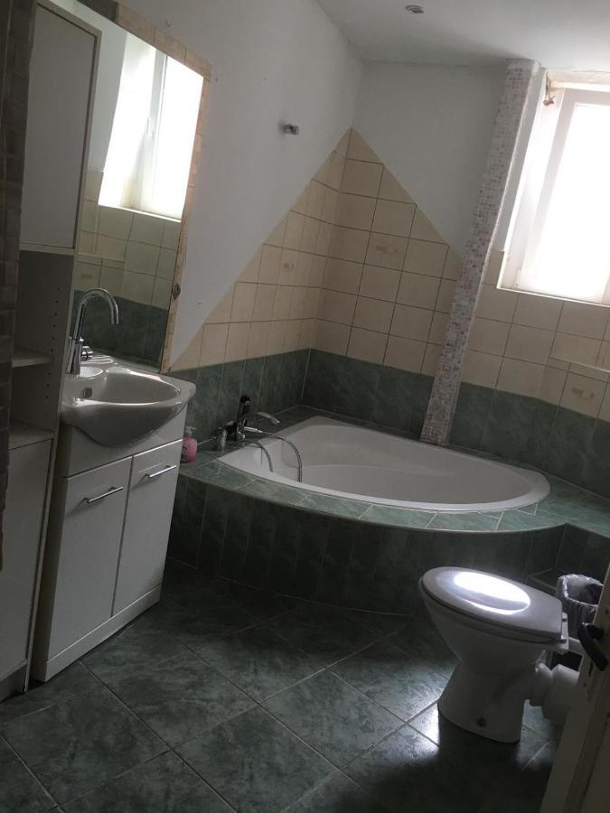 Zimmer In Kaiserslautern Buitenkant foto